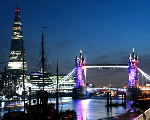 London does look beautiful at night, doesn't it? Photo credit: Flickr