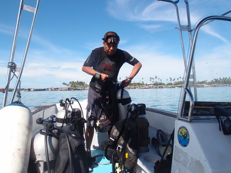 marine biologist preparing his scuba gear to make a dive